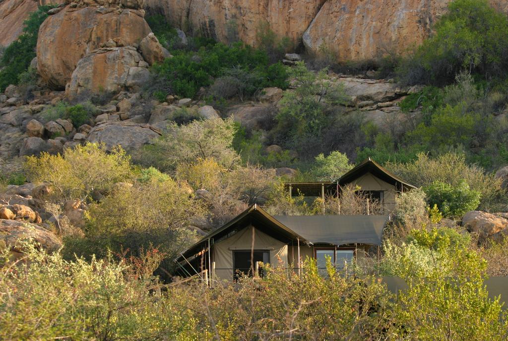 Erongo Wilderness Lodge Омаруру Екстериор снимка
