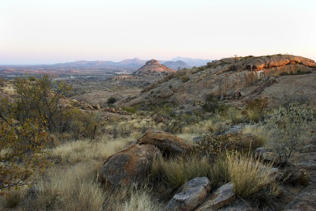 Erongo Wilderness Lodge Омаруру Екстериор снимка